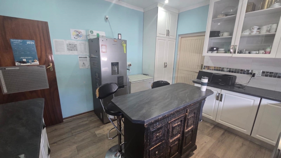 4 Bedroom Property for Sale in Avondale Western Cape